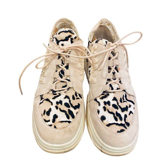 Mou Shoes - Mou Cream Ankle Boots with Unique Design
